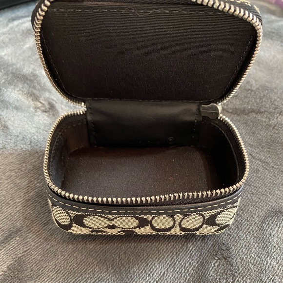 Coach mini change purse - Picture 3 of 3